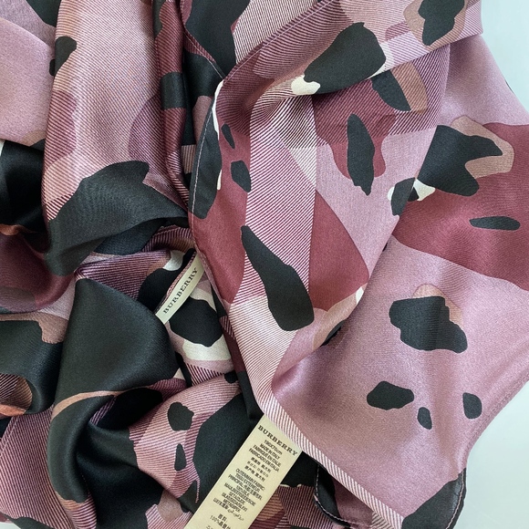 New Burberry Lightweight Check Print Purple Silk Scarf - Picture 3 of 6
